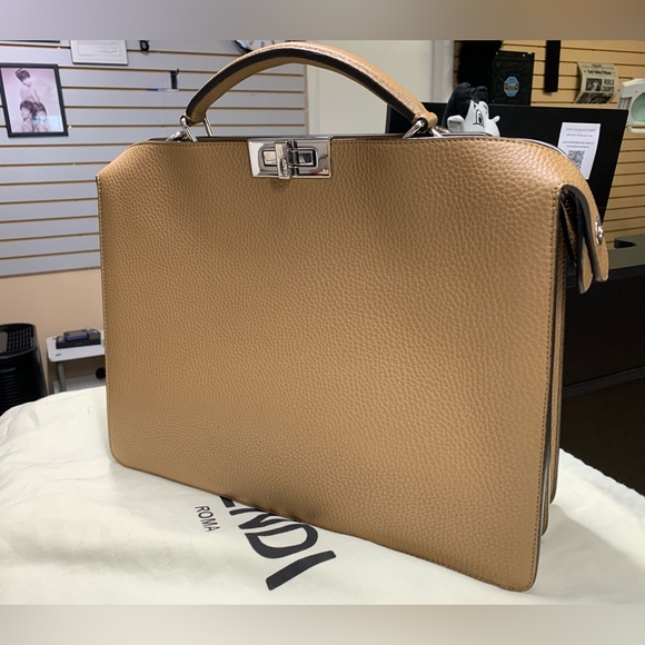 Fendi Peekaboo ISeeU Medium Leather Top Handle Bag - Picture 16 of 16